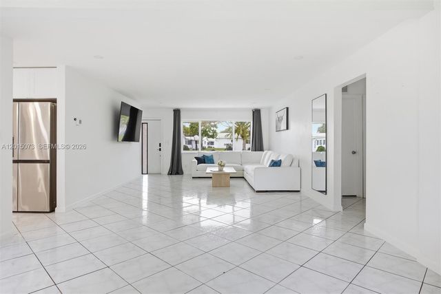 9011 NW 15th Pl, Plantation, FL 33322