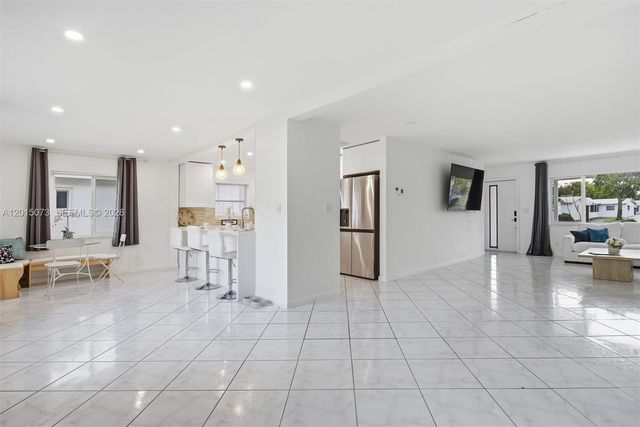 9011 NW 15th Pl, Plantation, FL 33322