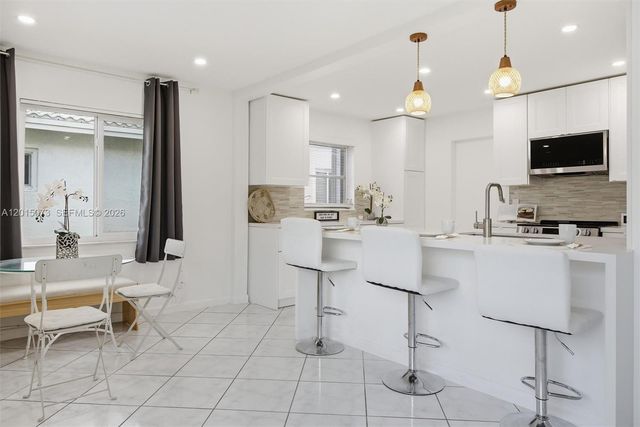 9011 NW 15th Pl, Plantation, FL 33322