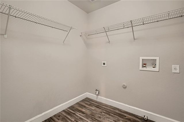 612 Copper CT, Jarrell, TX 76537