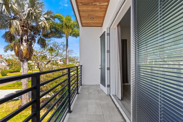 3835 SHORE ACRES BOULEVARD NE, St Petersburg, FL 33703