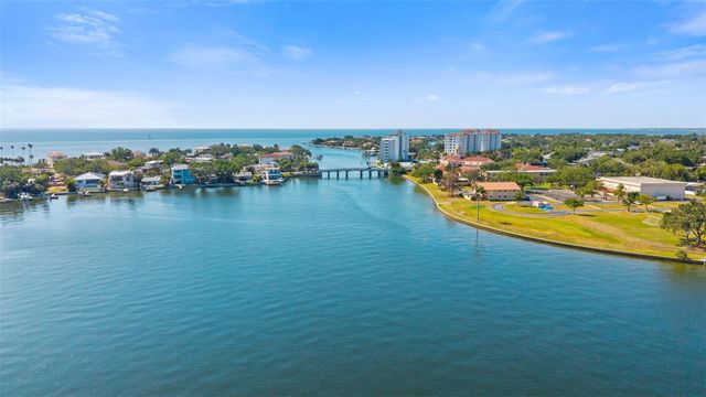 3835 SHORE ACRES BOULEVARD NE, St Petersburg, FL 33703