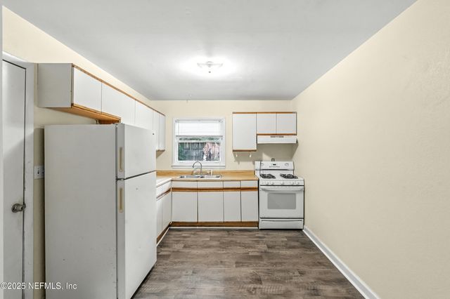 5546 GREEN FOREST Drive, Jacksonville, FL 32244