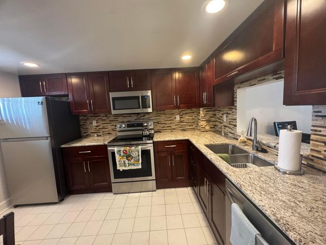 1075 Riverside Drive 303, Coral Springs, FL 33071