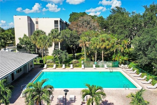 1075 Riverside Drive 303, Coral Springs, FL 33071