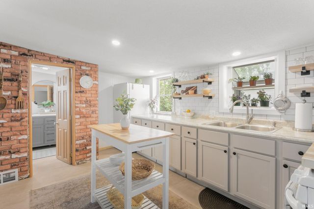 940 S 34Th Street, South Bend, IN 46615