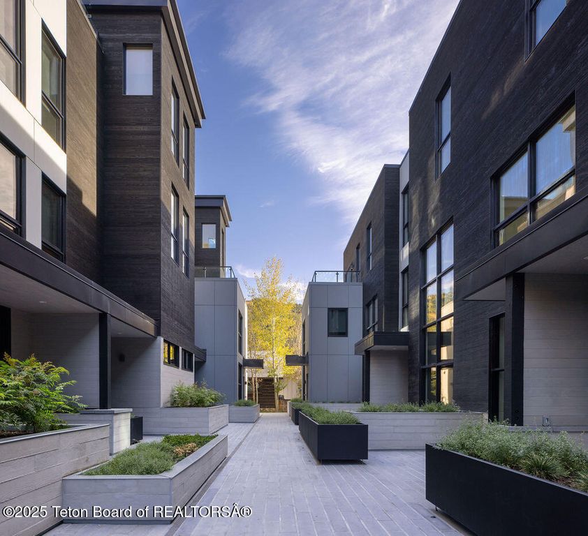 165 N GLENWOOD Street 29, Jackson, WY 83001 photo 28