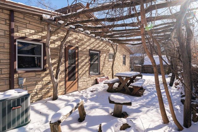 414 S East AVENUE, Viroqua, WI 54665