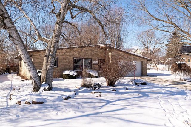 414 S East AVENUE, Viroqua, WI 54665