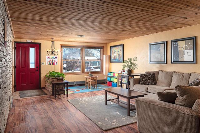 414 S East AVENUE, Viroqua, WI 54665