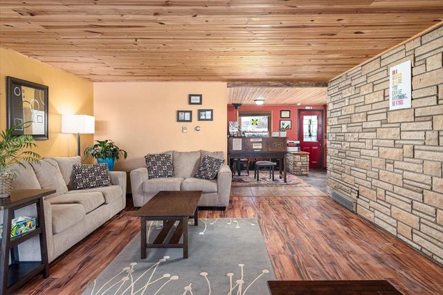 414 S East AVENUE, Viroqua, WI 54665