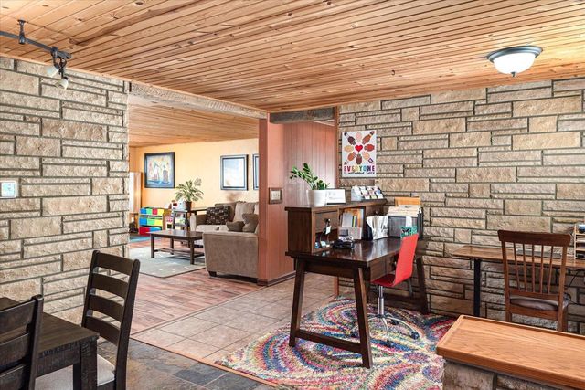 414 S East AVENUE, Viroqua, WI 54665