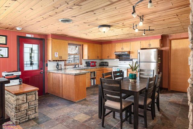 414 S East AVENUE, Viroqua, WI 54665