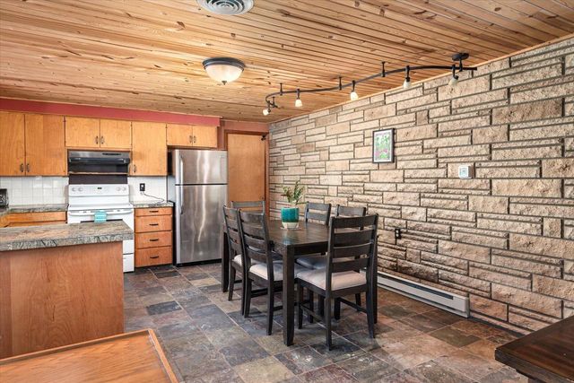 414 S East AVENUE, Viroqua, WI 54665