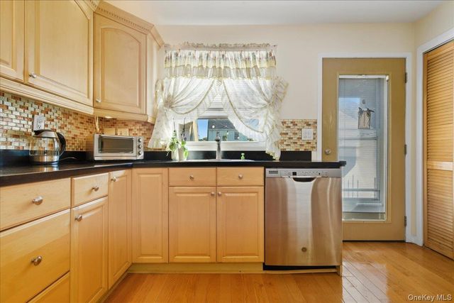 88-37 249th Street, Bellerose, NY 11426