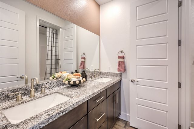 844 Kassie Lake Way, North Las Vegas, NV 89084
