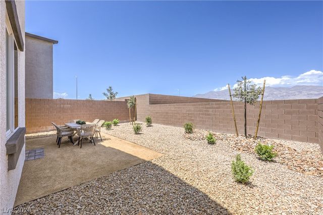844 Kassie Lake Way, North Las Vegas, NV 89084