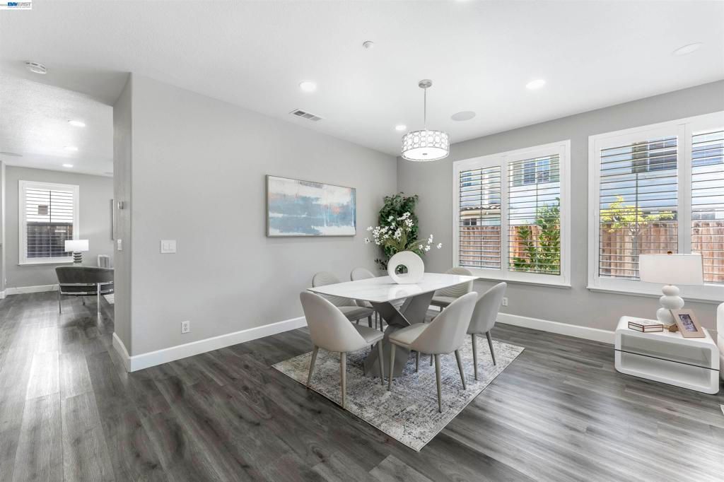 Image 13 of property listing at 37160 Aleppo Dr, Newark, CA 94560