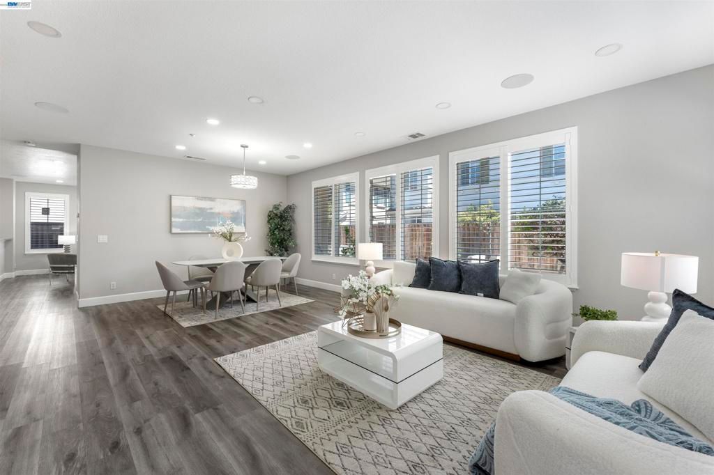 Image 14 of property listing at 37160 Aleppo Dr, Newark, CA 94560