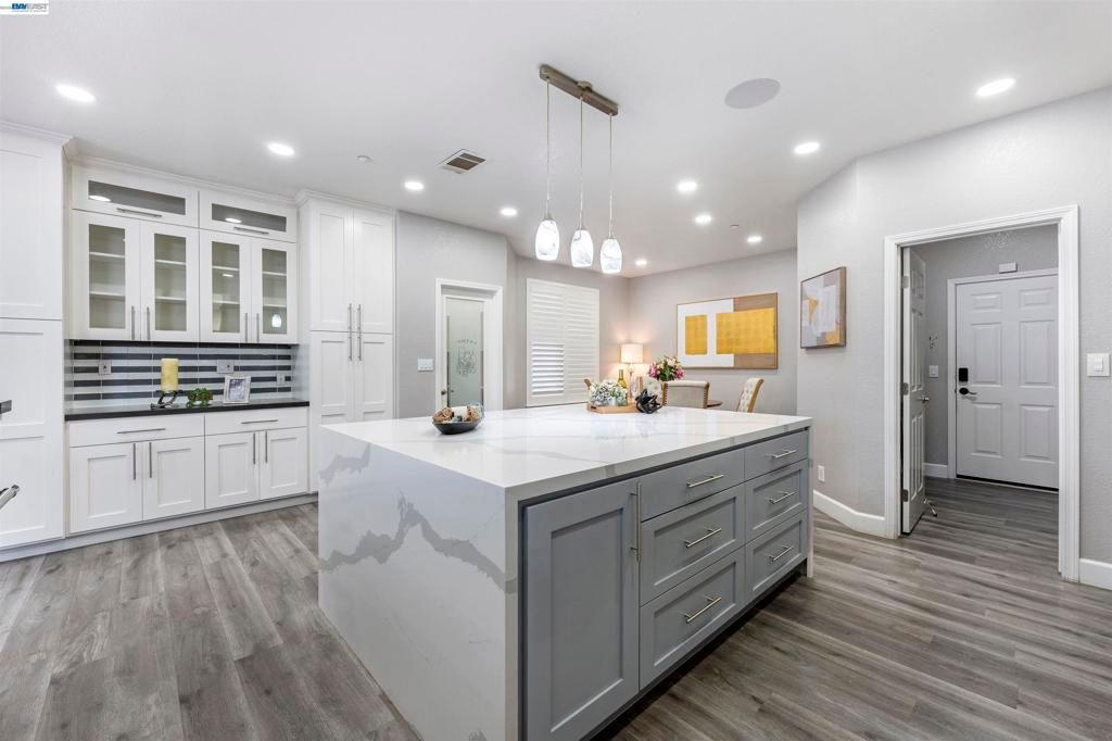 Image 17 of property listing at 37160 Aleppo Dr, Newark, CA 94560