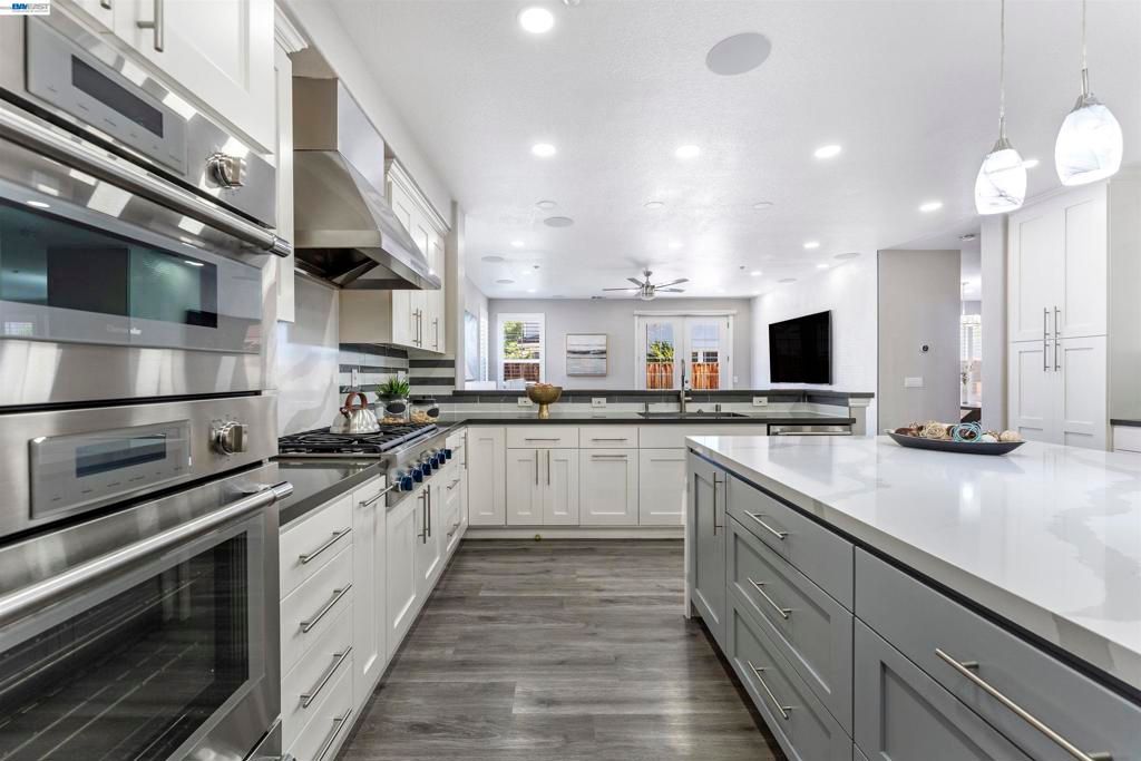 Image 18 of property listing at 37160 Aleppo Dr, Newark, CA 94560