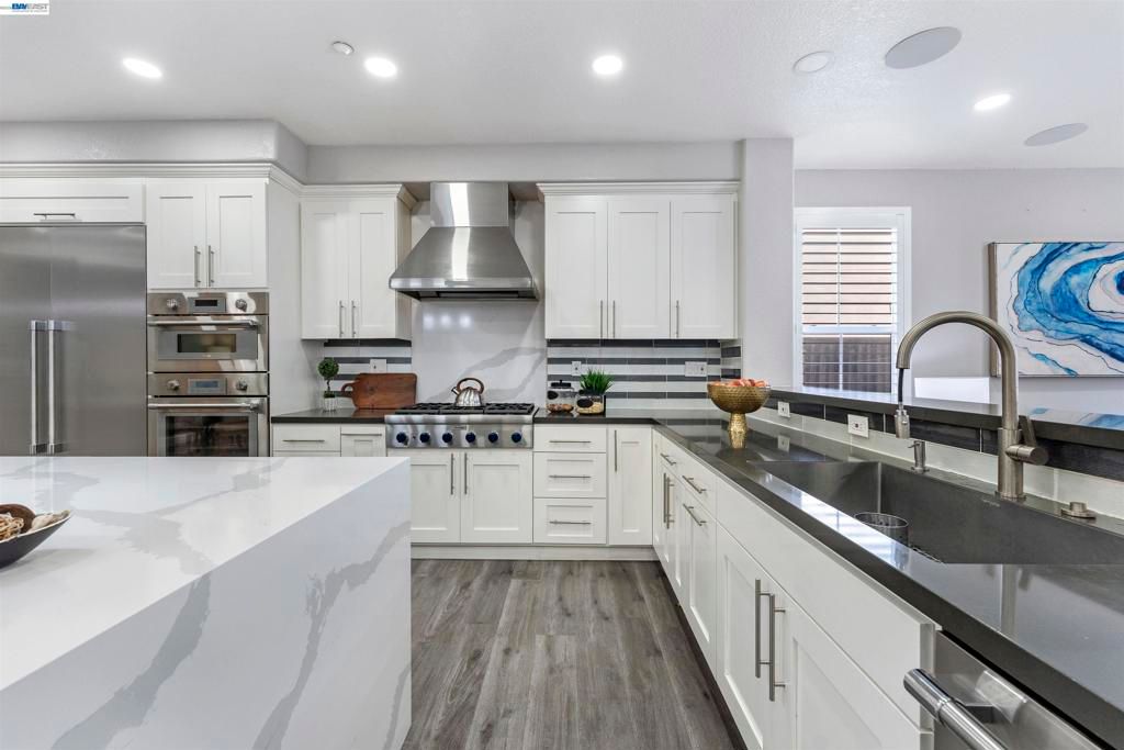 Image 19 of property listing at 37160 Aleppo Dr, Newark, CA 94560
