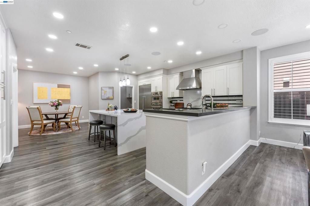 Image 20 of property listing at 37160 Aleppo Dr, Newark, CA 94560