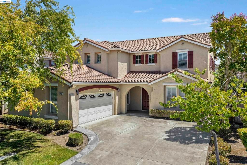 Image 3 of property listing at 37160 Aleppo Dr, Newark, CA 94560