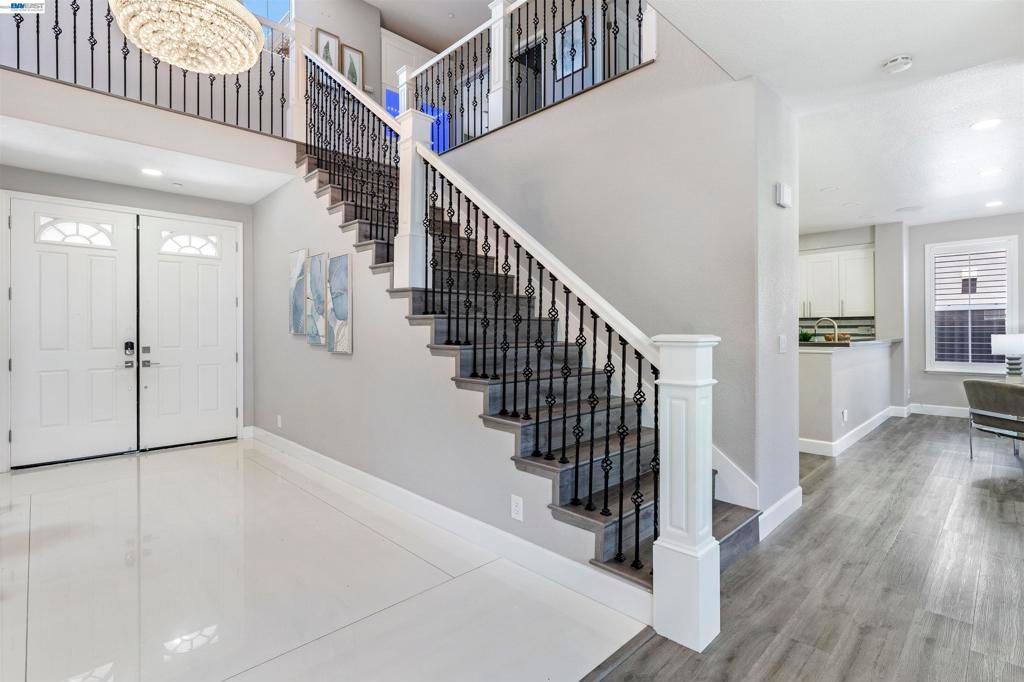 Image 5 of property listing at 37160 Aleppo Dr, Newark, CA 94560