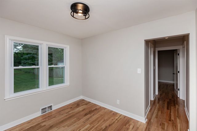 1218 68th Street, Windsor Heights, IA 50324