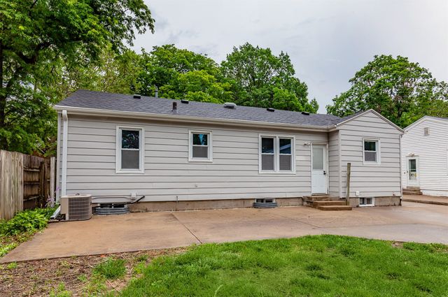 1218 68th Street, Windsor Heights, IA 50324