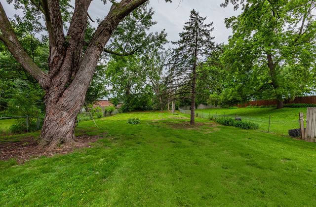 1218 68th Street, Windsor Heights, IA 50324