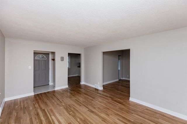 1218 68th Street, Windsor Heights, IA 50324