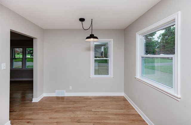 1218 68th Street, Windsor Heights, IA 50324