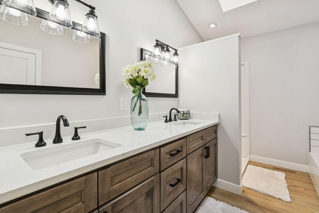 9524 208th Street W, Lakeville, MN 55044