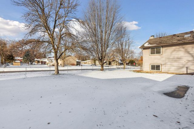 9524 208th Street W, Lakeville, MN 55044