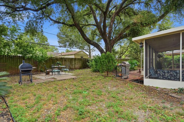 2216 Peach Lane, Pasadena, TX 77502