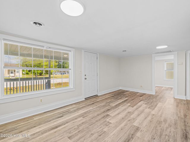 215 Richlands Avenue, Jacksonville, NC 28540