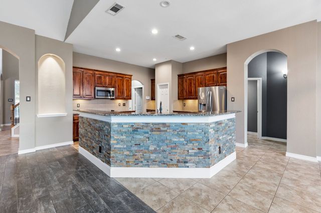721 Date Court, Burleson, TX 76028