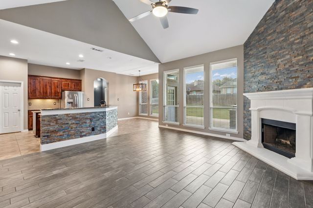 721 Date Court, Burleson, TX 76028
