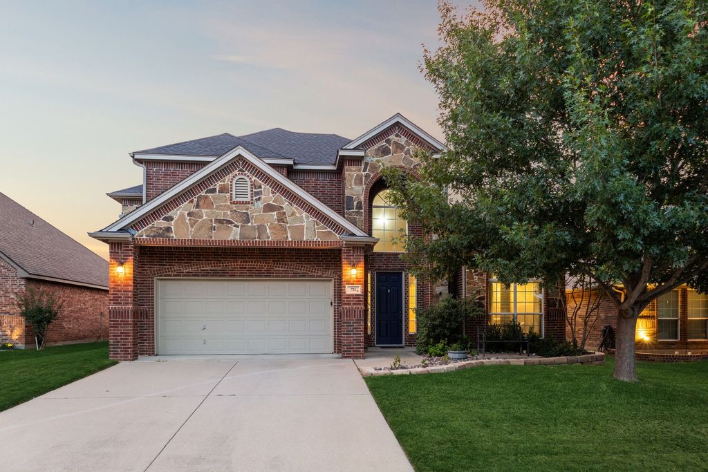721 Date Court, Burleson, TX 76028