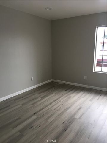 700 W La Veta Avenue G8, Orange, CA 92868
