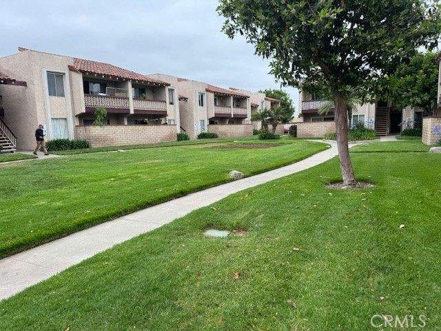 700 W La Veta Avenue G8, Orange, CA 92868