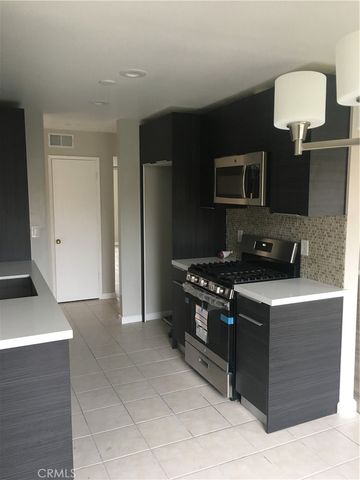 700 W La Veta Avenue G8, Orange, CA 92868
