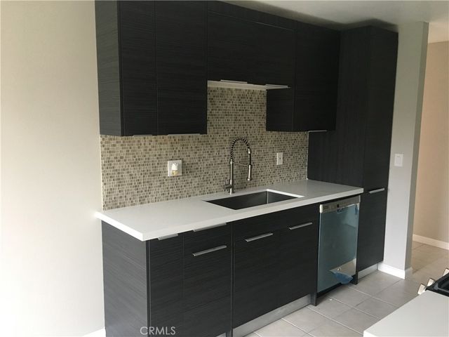 700 W La Veta Avenue G8, Orange, CA 92868
