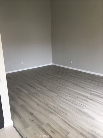 700 W La Veta Avenue G8, Orange, CA 92868