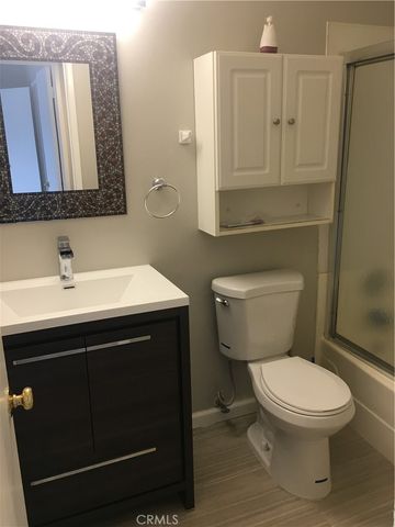 700 W La Veta Avenue G8, Orange, CA 92868