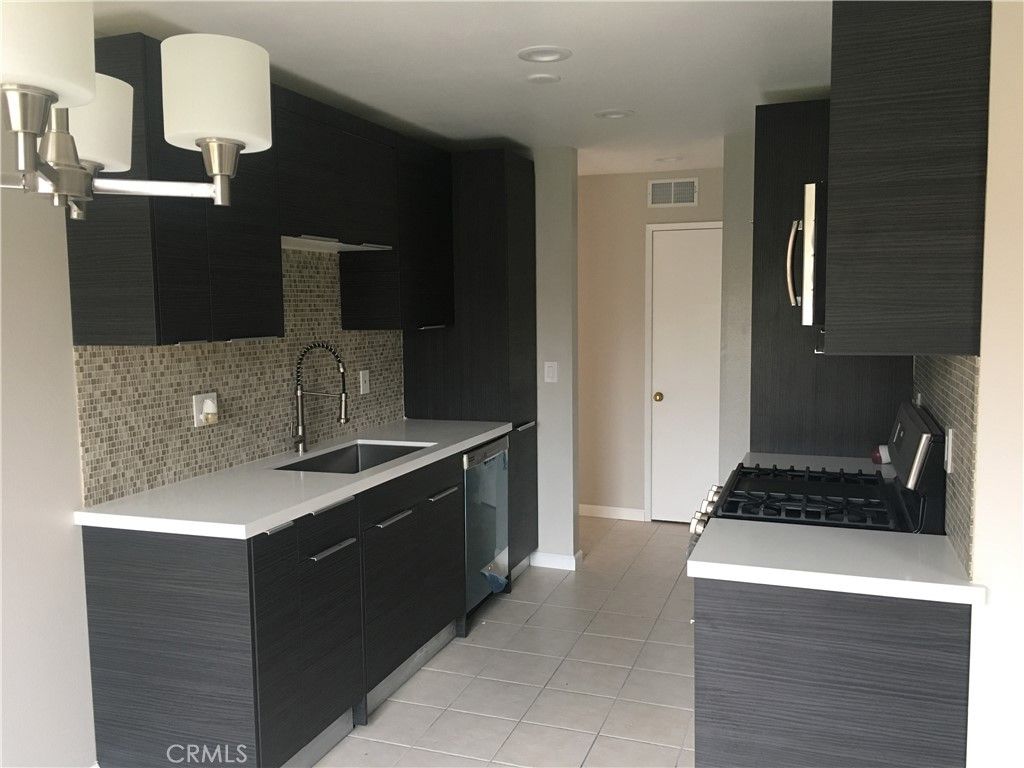 700 W La Veta Avenue G8, Orange, CA 92868