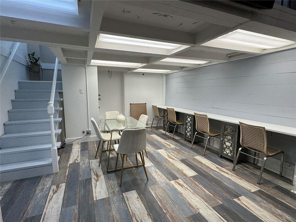 Image 4 of property listing at 220 TAMPA AVENUE W 9A, Venice, FL 34285