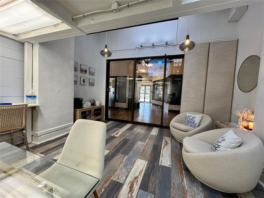 Image 8 of property listing at 220 TAMPA AVENUE W 9A, Venice, FL 34285